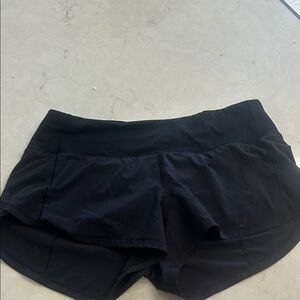 black lulu speed up shorts size 4